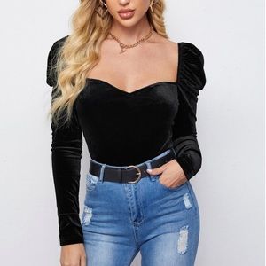 Sweetheart neck, puff sleeve velvet top